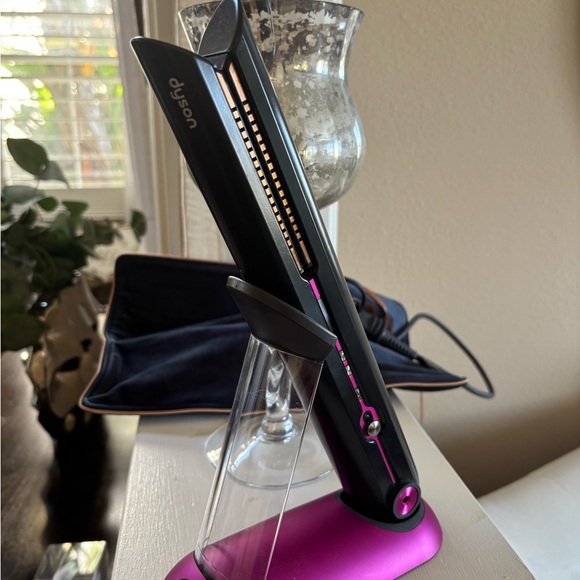 Dyson Coralle Hair styler in Pink and Black Styling Tool excellent!  Excellent main image 10